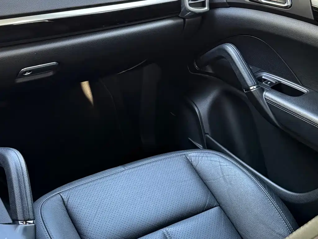 Porsche Cayenne — миниатюра 10