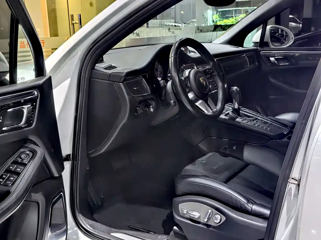 Porsche Macan — миниатюра 4