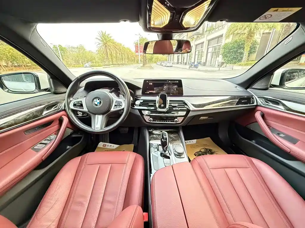 BMW 5 Series — миниатюра 4