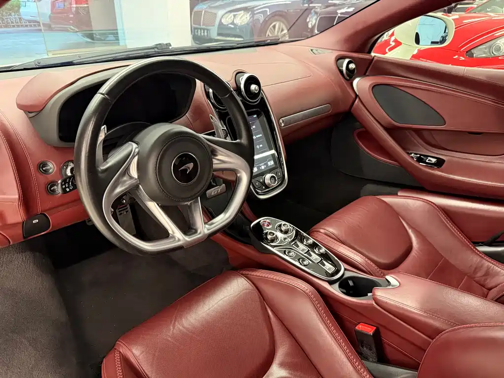 McLaren GT — миниатюра 4
