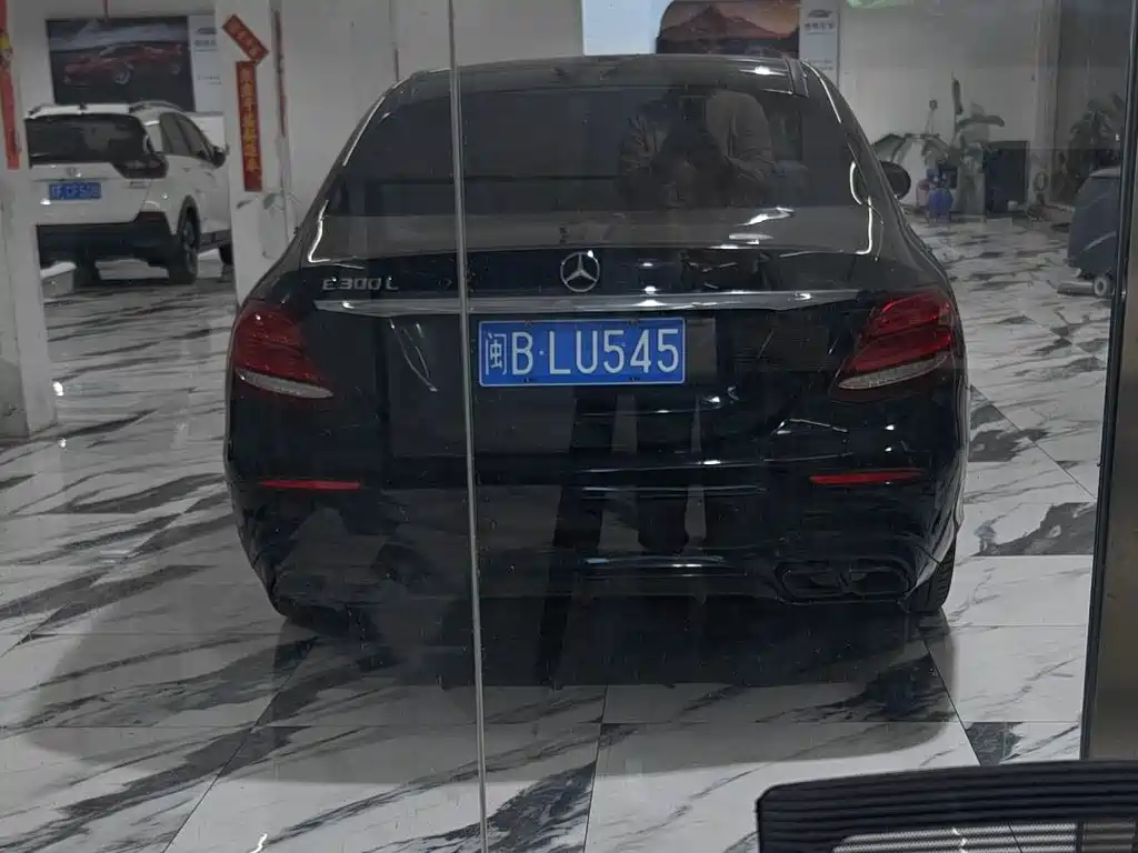 Mercedes-Benz E-Class — миниатюра 4