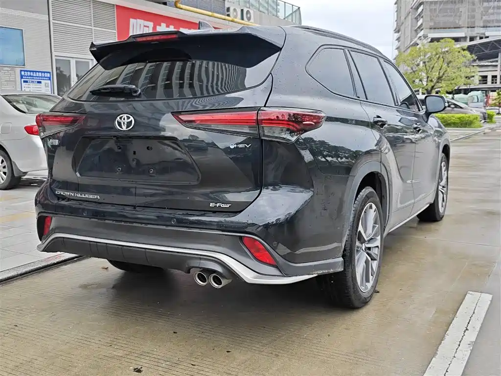 Toyota Crown Kluger — миниатюра 9