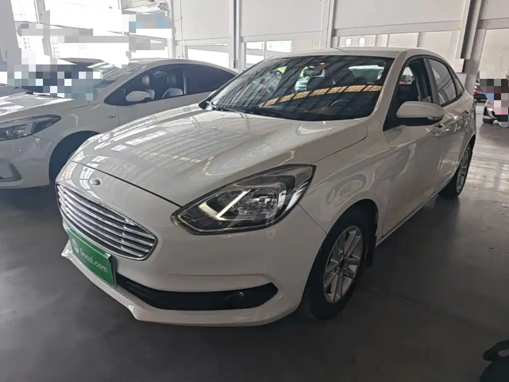 2019 Ford Escort - zdjęcie 1 z 25