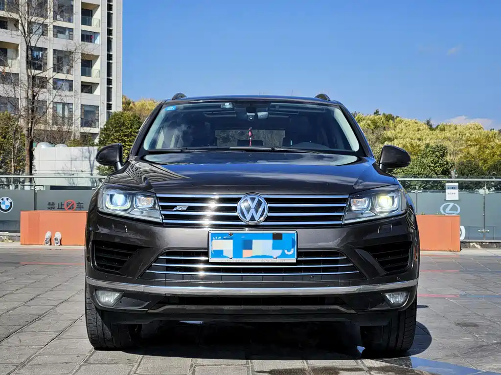 VOLKSWAGEN TOUAREG