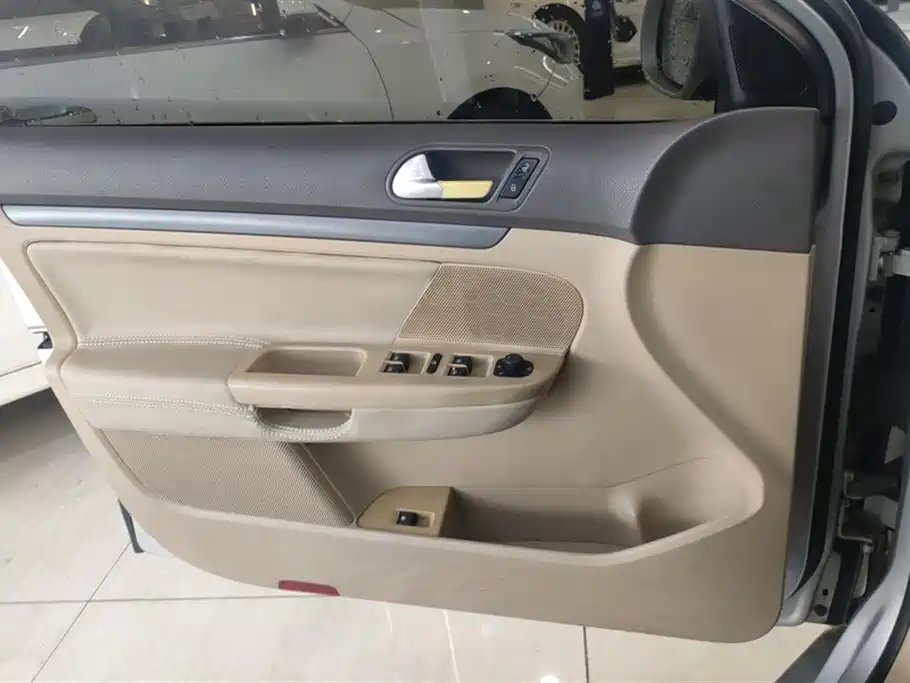 Volkswagen Sagitar 2006 1.6L AT Fashion
