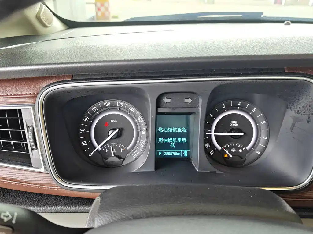 Buick GL8 — миниатюра 11