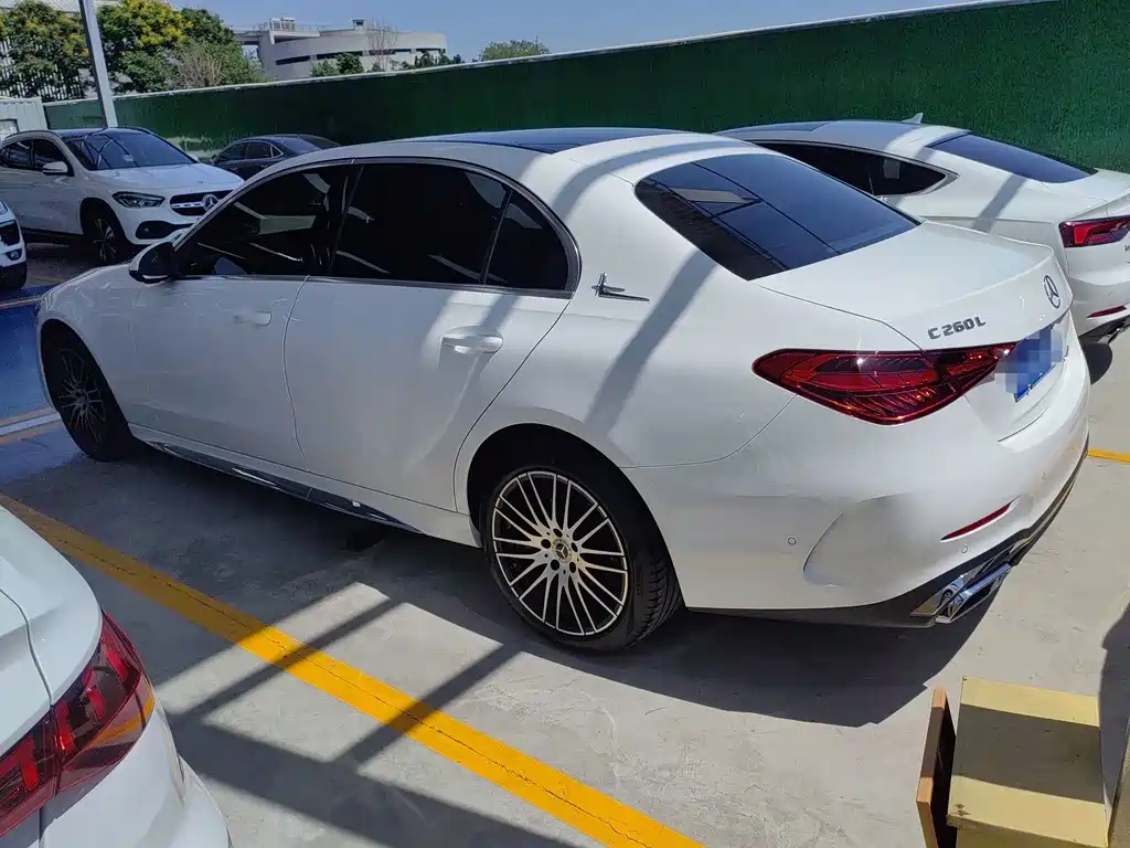 Mercedes-Benz C-Class — миниатюра 11