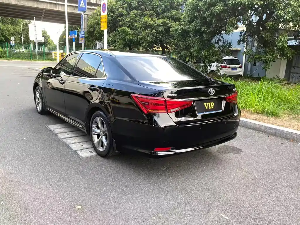 Toyota Crown — миниатюра 7