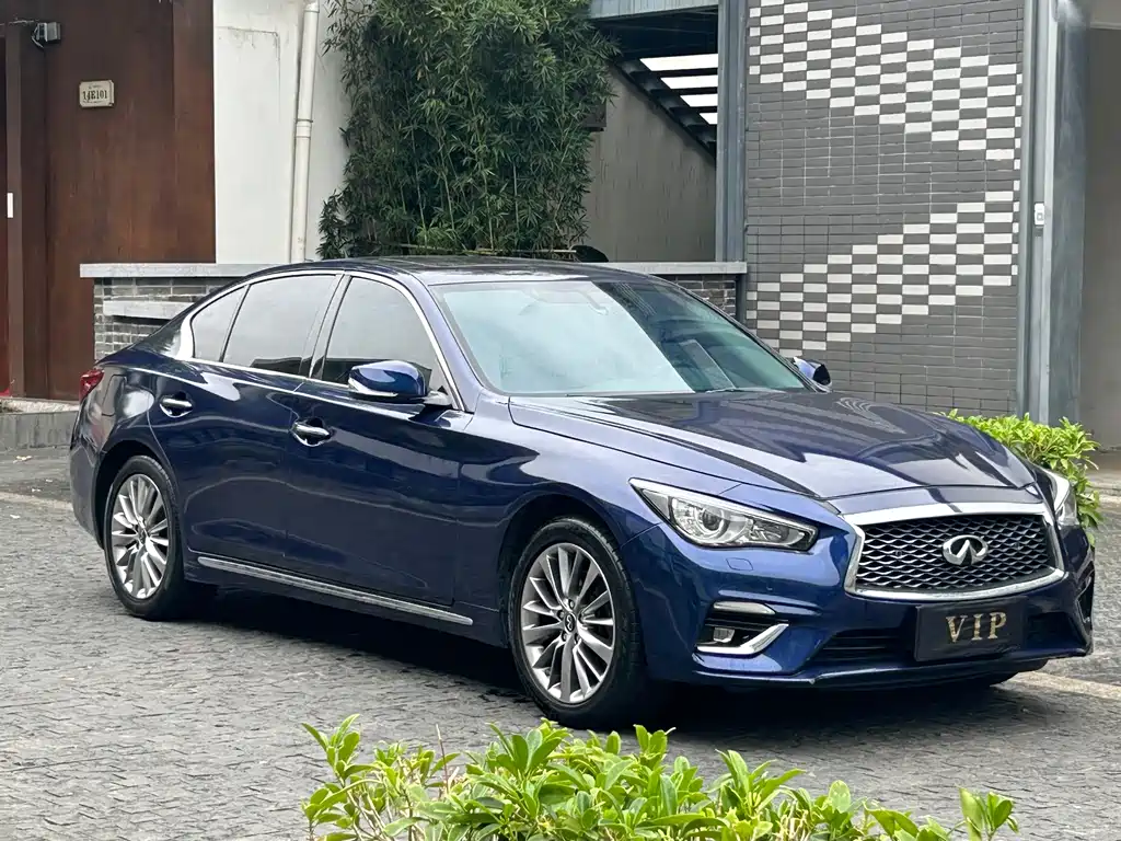 INFINITI Q50L