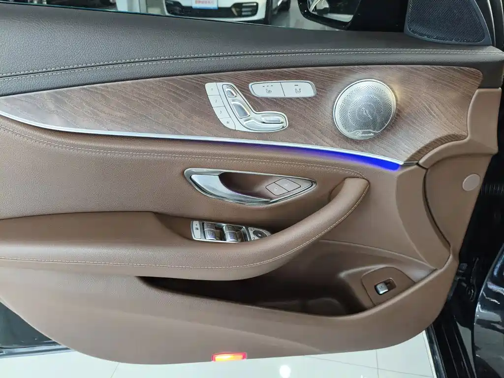 Mercedes-Benz E-Class — миниатюра 6