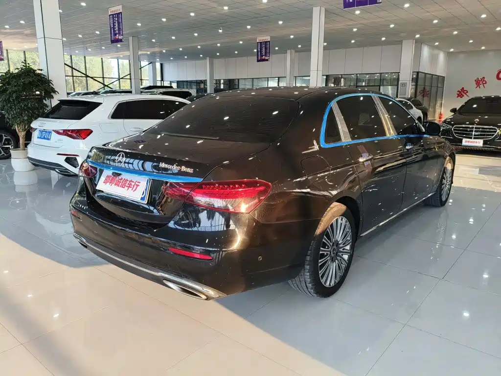 Mercedes-Benz E-Class — миниатюра 3