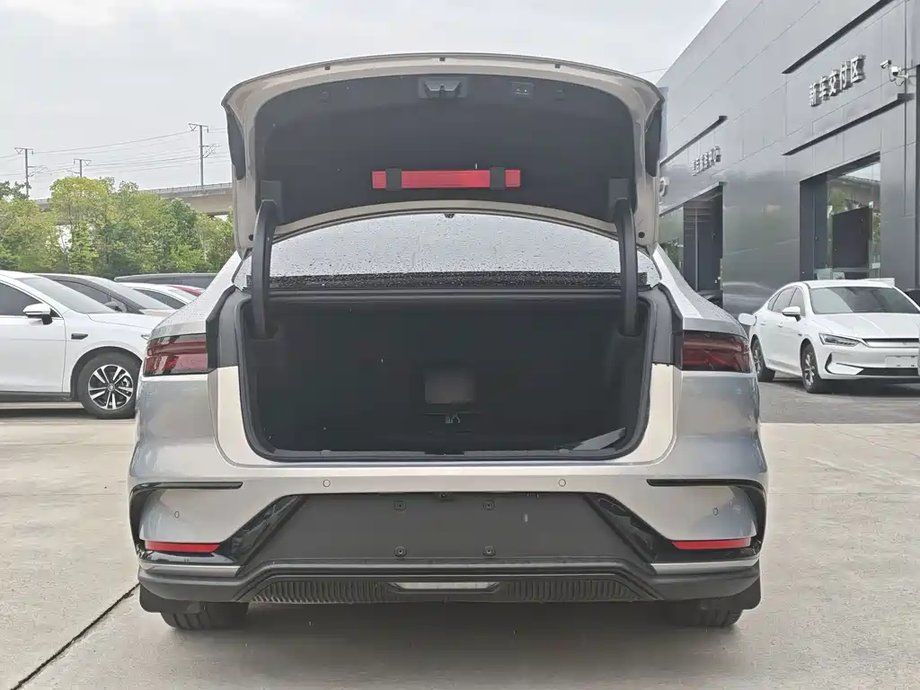 BYD Han — миниатюра 12