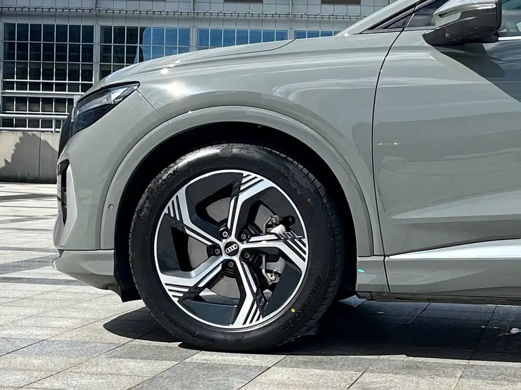 Audi Q4 e-tron — миниатюра 8