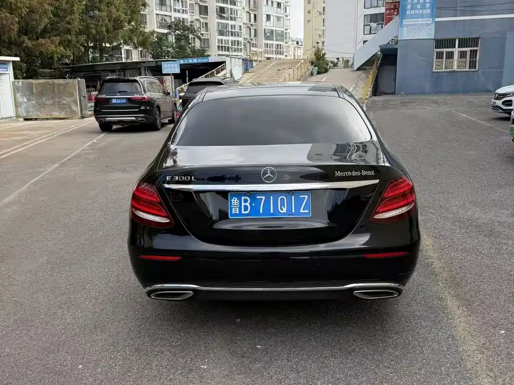 Mercedes-Benz E-Class — миниатюра 6