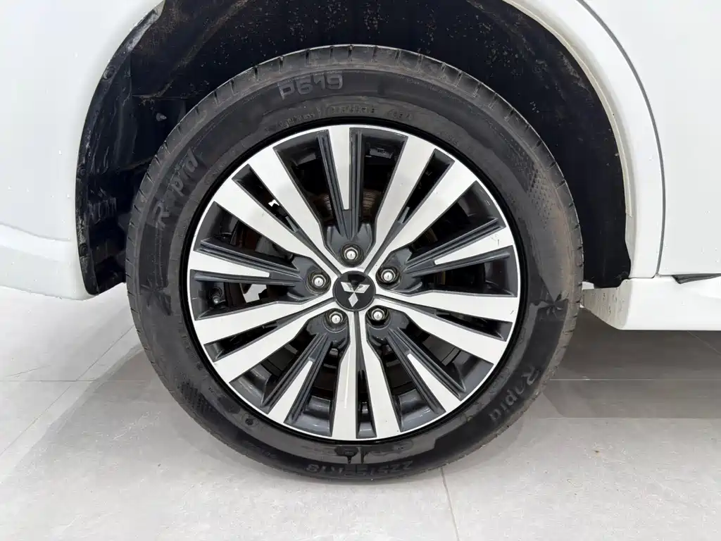 Mitsubishi Outlander — миниатюра 17