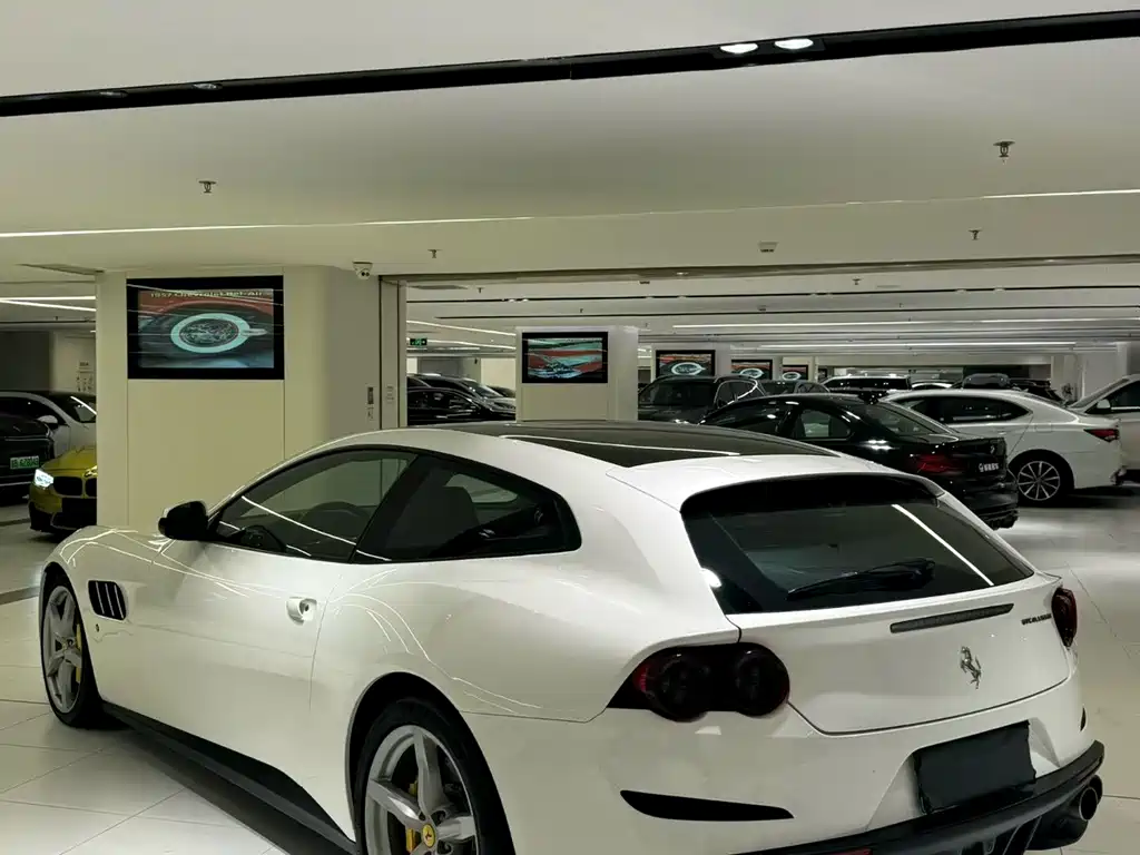 Ferrari GTC4Lusso — миниатюра 9