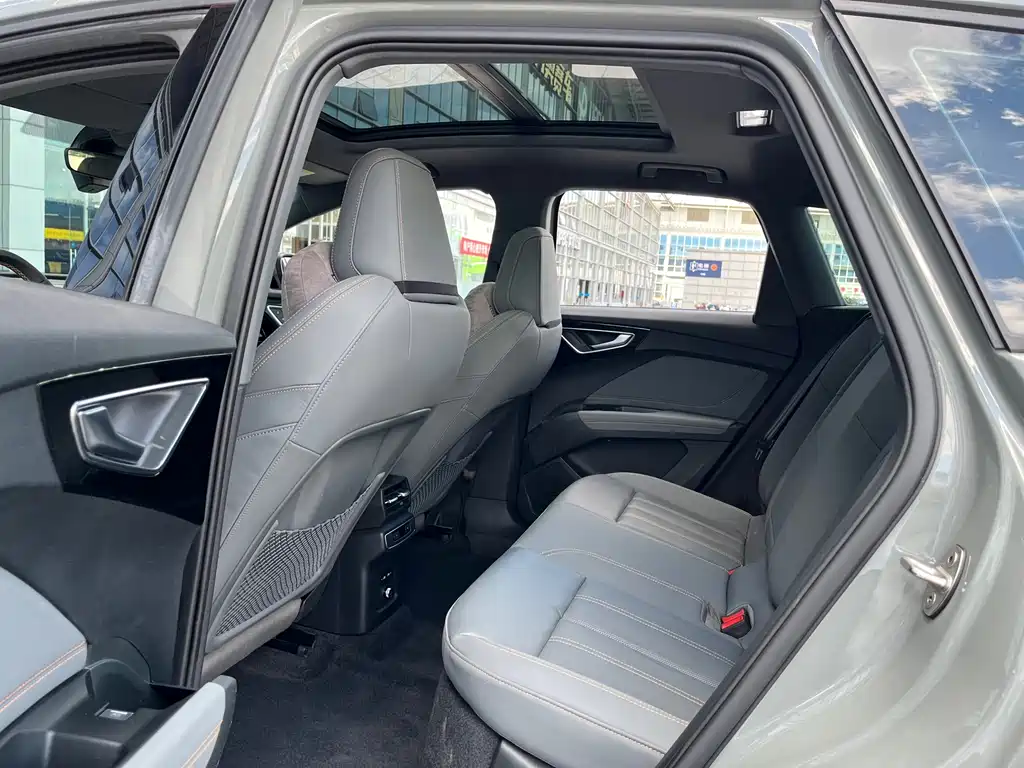 Audi Q4 e-tron — миниатюра 15