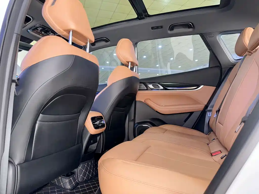 Geely Boyue L — миниатюра 17