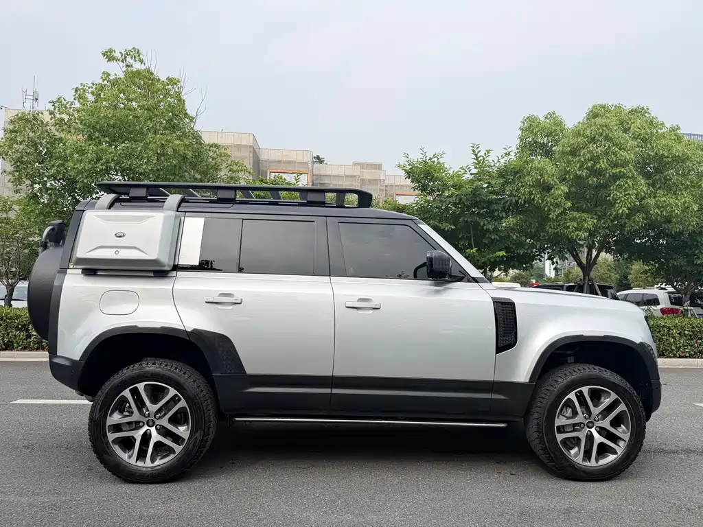 Land Rover Defender — миниатюра 4