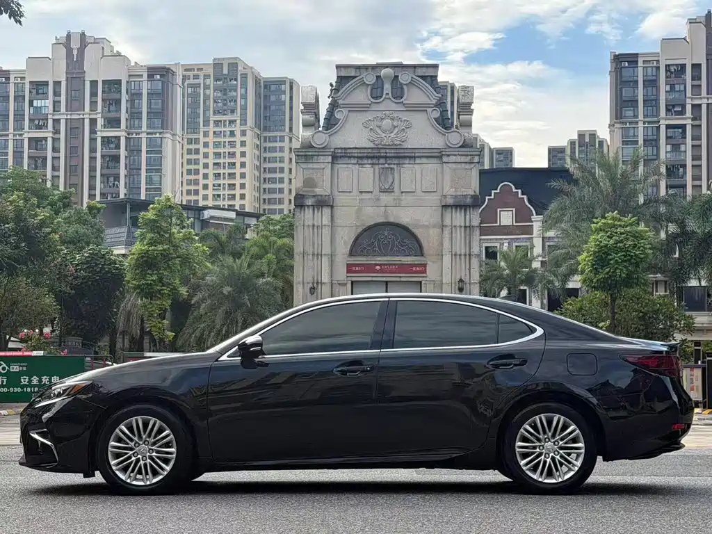 Lexus ES — миниатюра 4