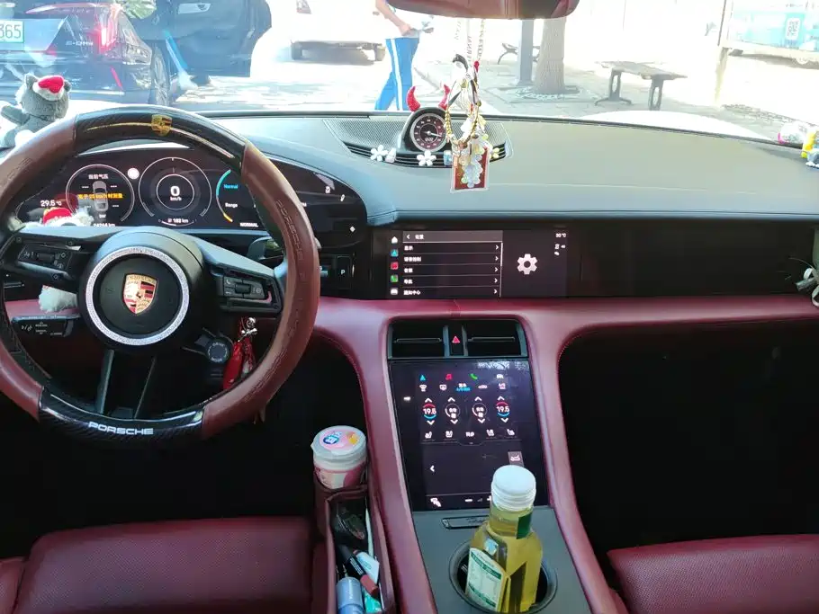 Porsche Taycan — миниатюра 12
