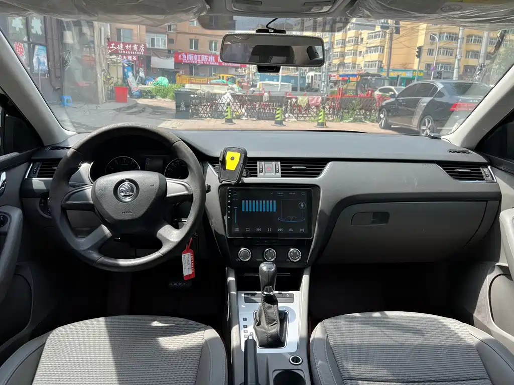 Skoda Octavia — миниатюра 9