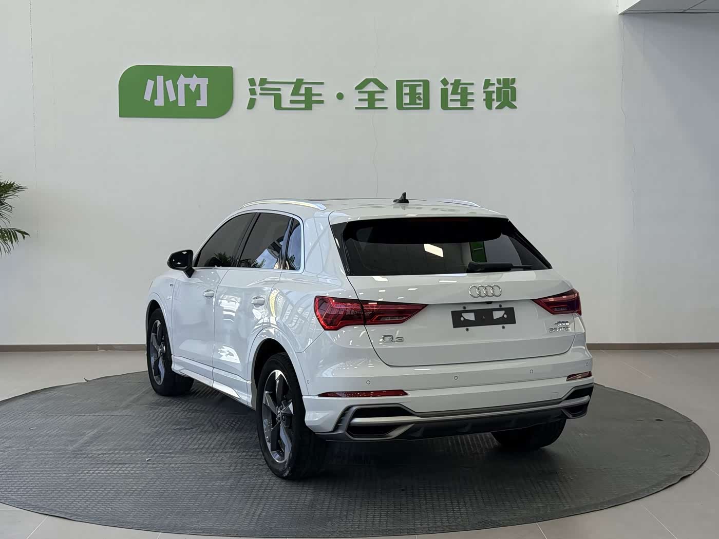 Audi Q3 1.4 л 2023 г. Белый, пробег 36000 км