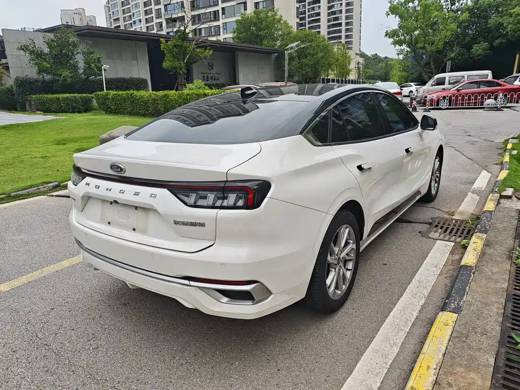 Ford Mondeo — миниатюра 7