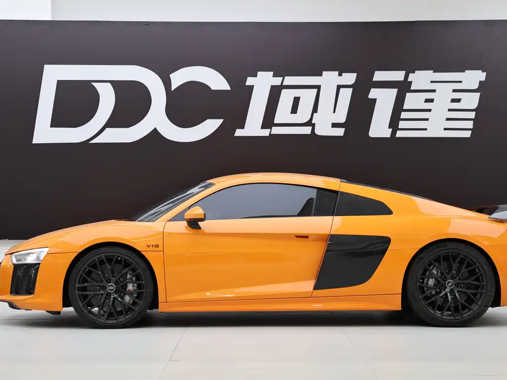AUDI R8