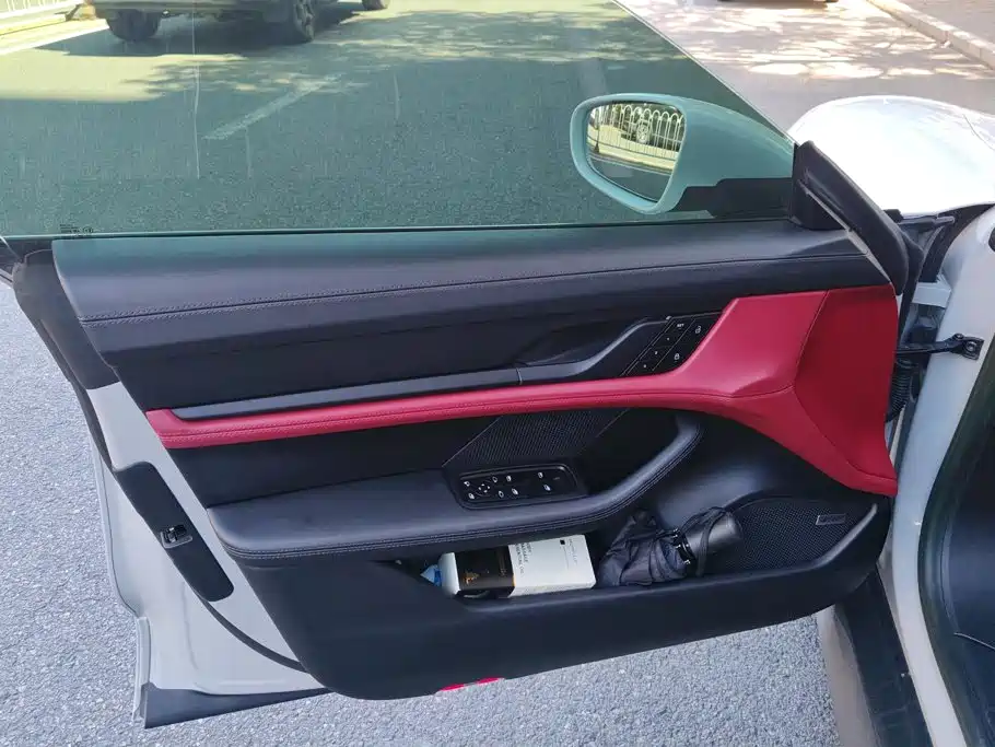 Porsche Taycan — миниатюра 7