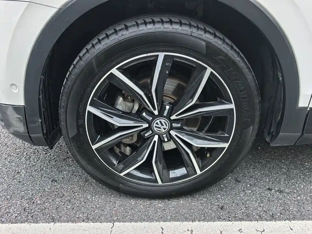 Volkswagen Tiguan L — миниатюра 21