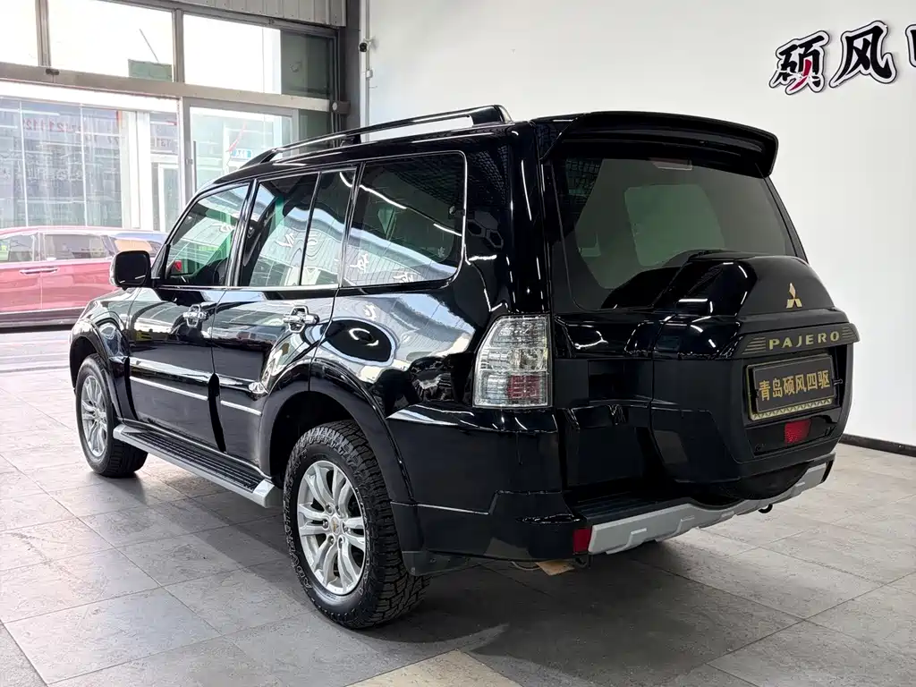Mitsubishi Pajero (Import) — миниатюра 3
