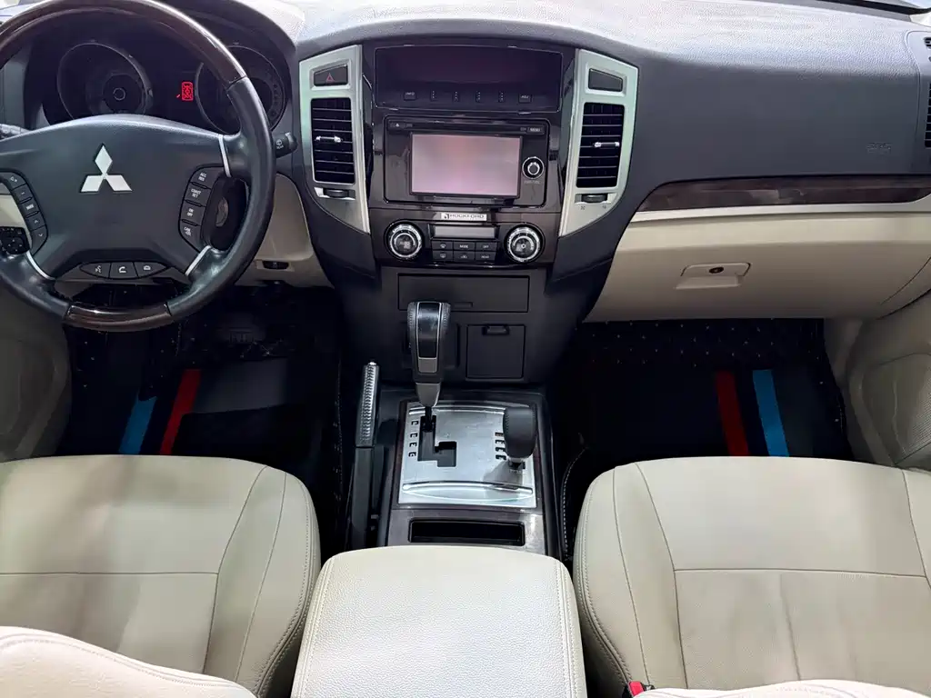 Mitsubishi Pajero (Import) — миниатюра 13