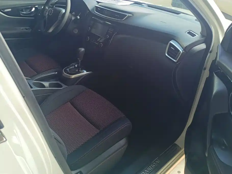 Nissan Qashqai — миниатюра 8