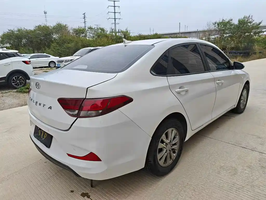 Hyundai Elantra — миниатюра 6