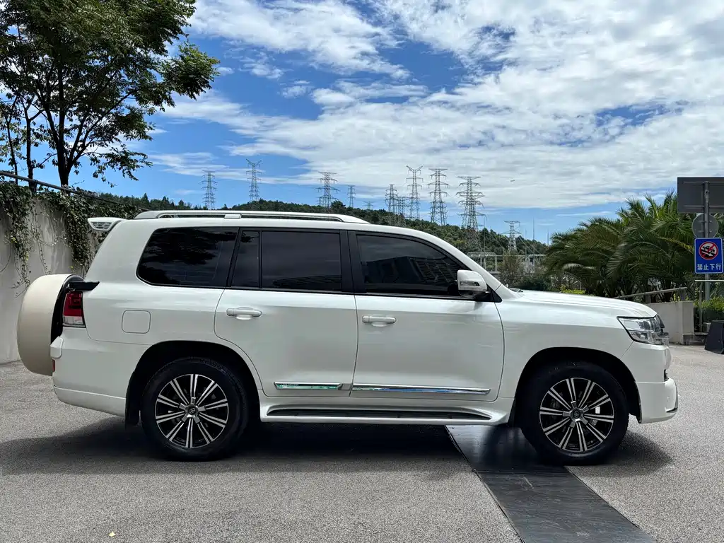 Toyota Land Cruiser — миниатюра 4