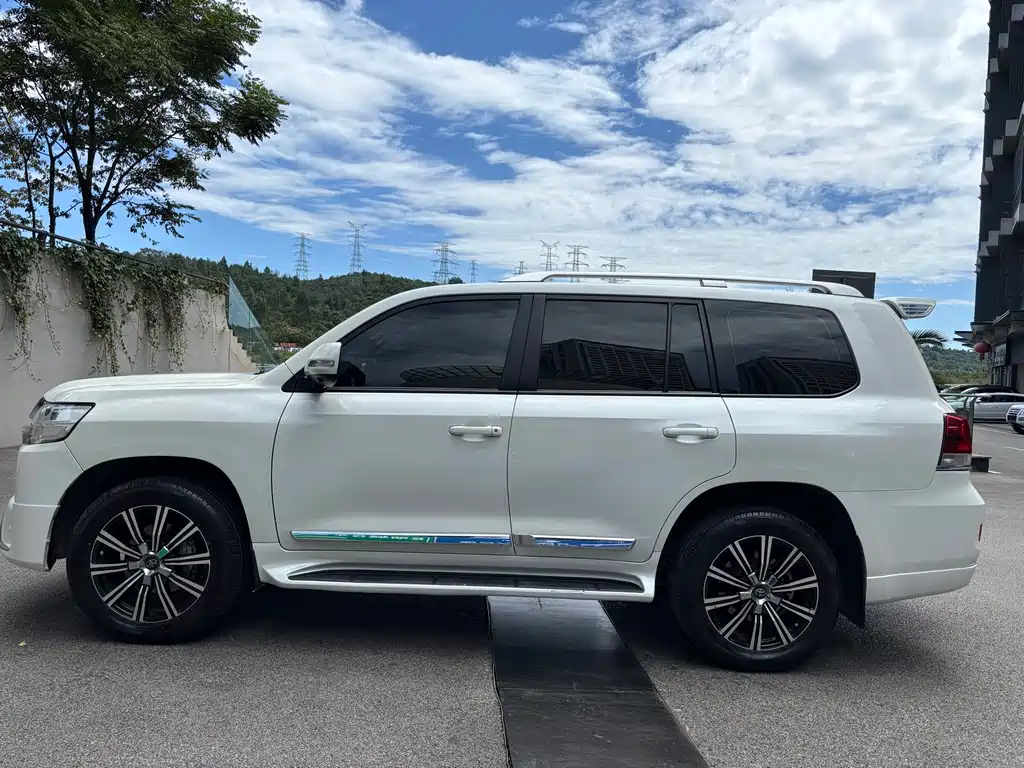 Toyota Land Cruiser — миниатюра 8