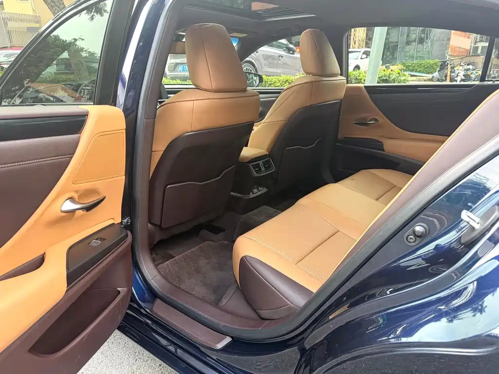 Lexus ES — миниатюра 9