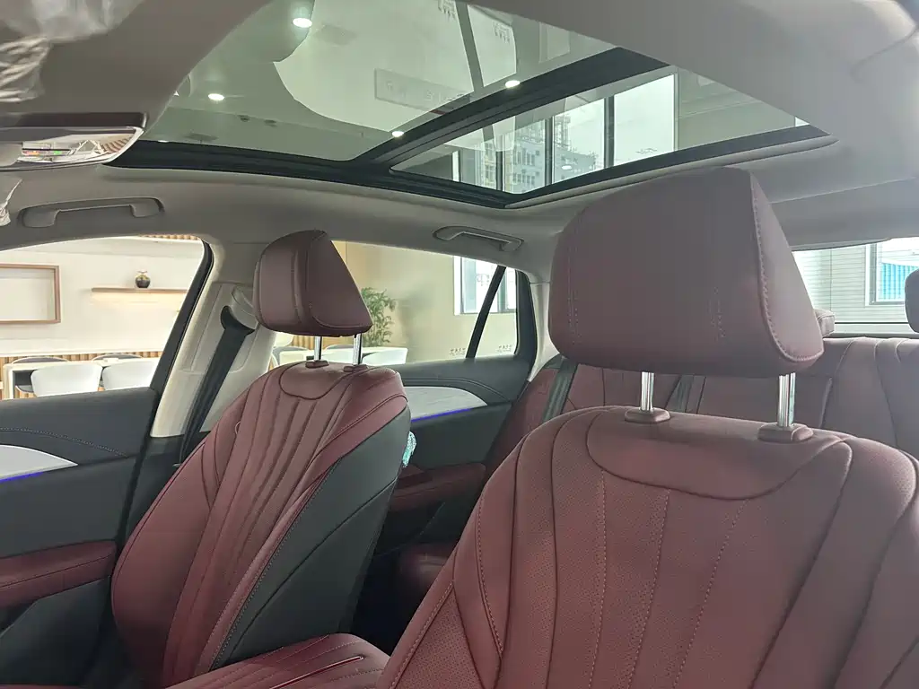 Hongqi H5 2025 2.0T AT