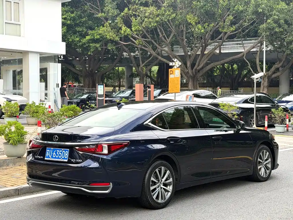 Lexus ES — миниатюра 12