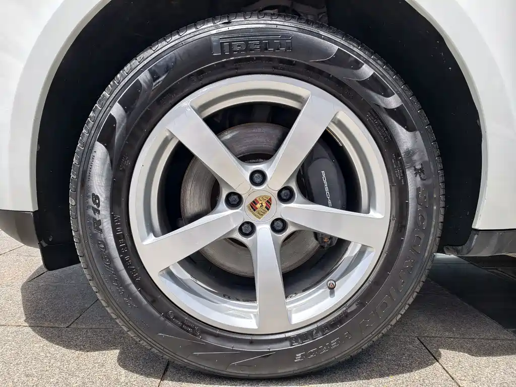 Porsche Macan — миниатюра 5