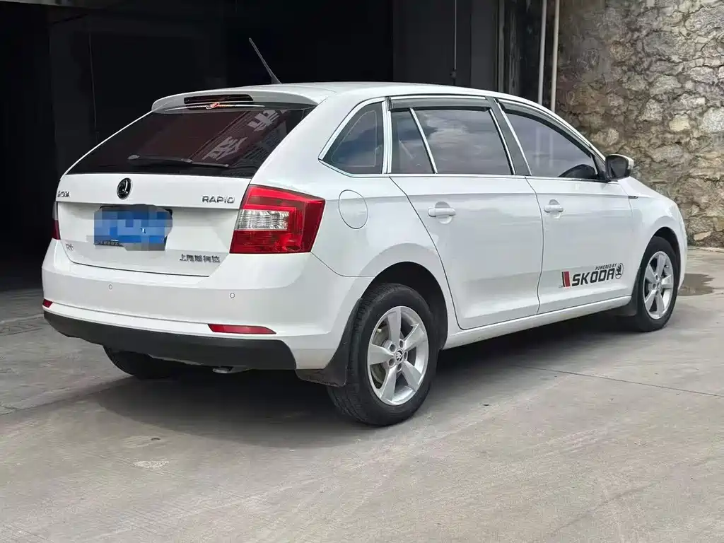 Skoda Rapid Spaceback — миниатюра 6