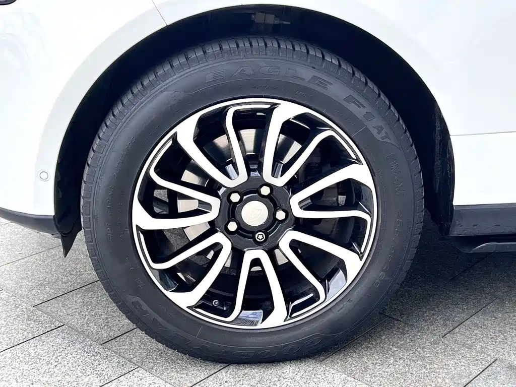 Land Rover Range Rover — миниатюра 4