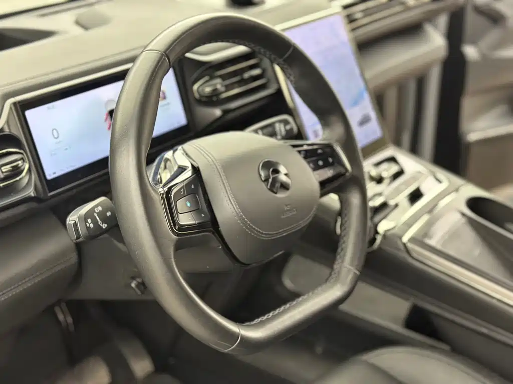 NIO ES8 2020 580KM мест