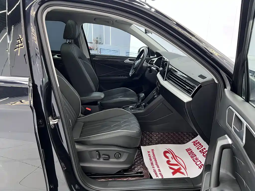 Volkswagen Tiguan L — миниатюра 17