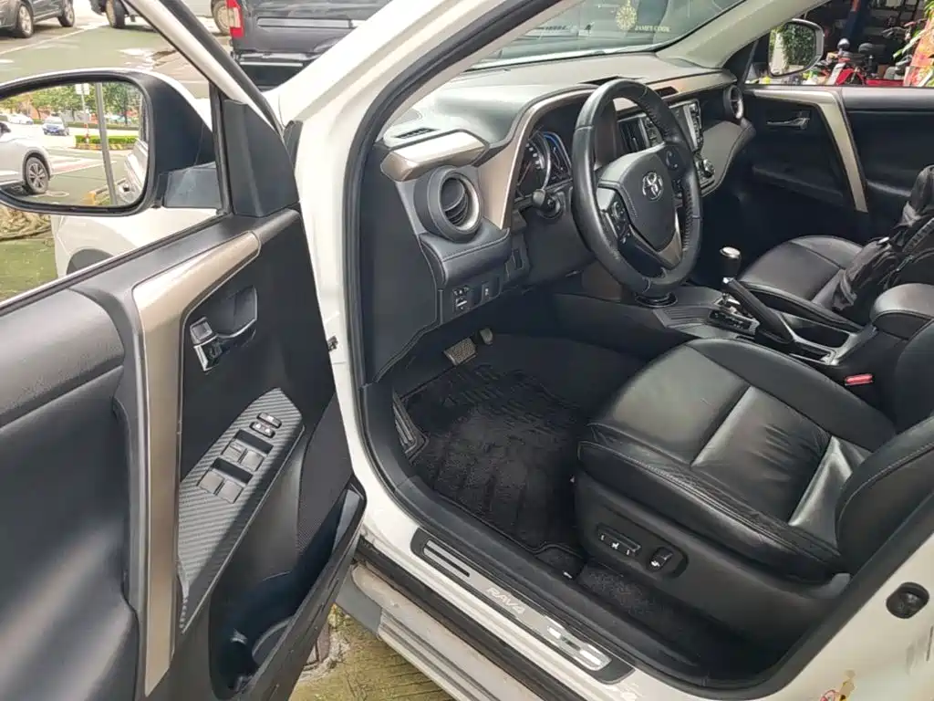 Toyota RAV4 — миниатюра 16