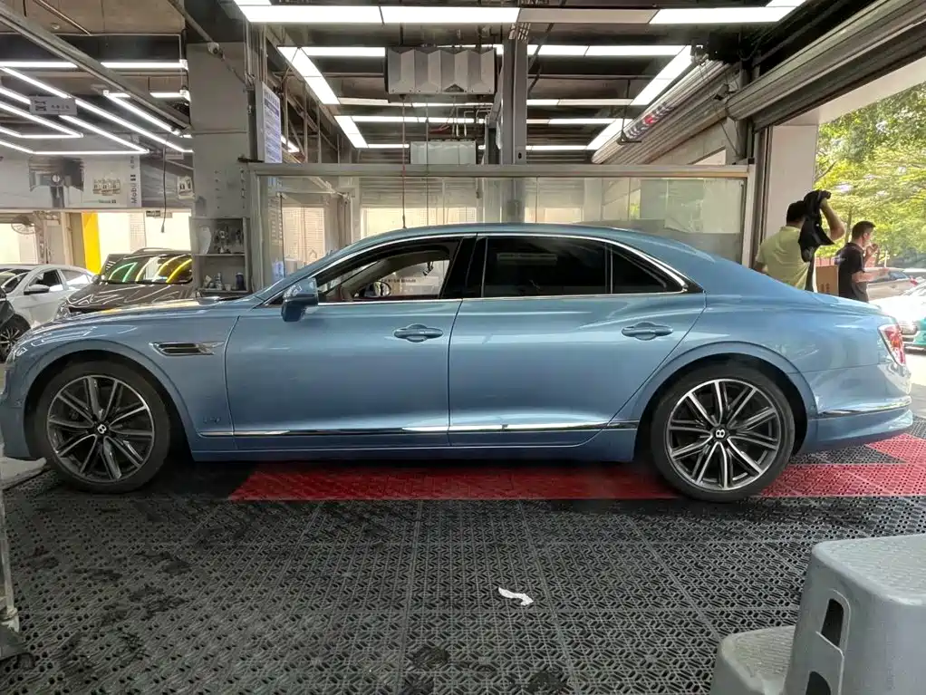 Bentley Flying Spur — миниатюра 4