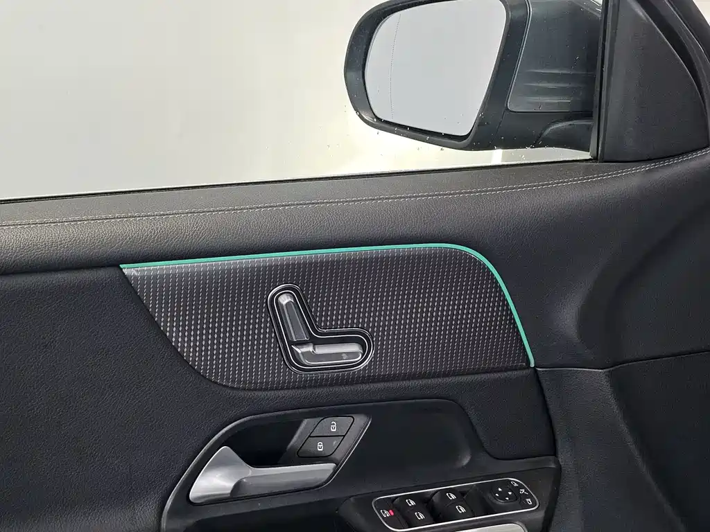 Mercedes-Benz GLB — миниатюра 7