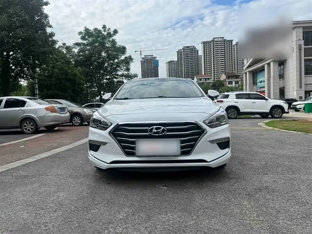 Hyundai Mistra 2017 1.8L AT GLS V