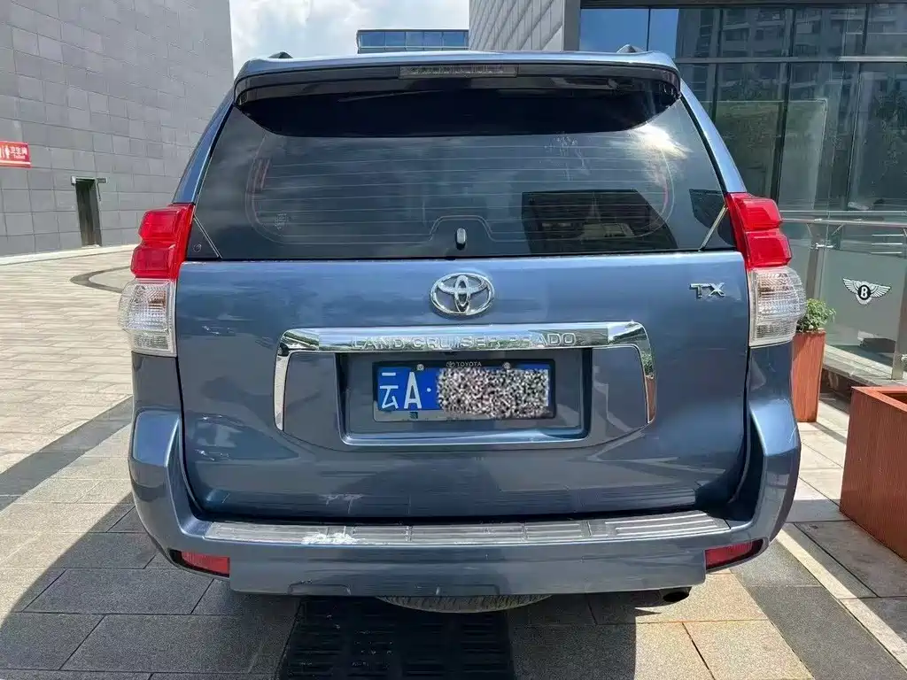 Toyota Land Cruiser Prado 2010 2.7L AT Luxury